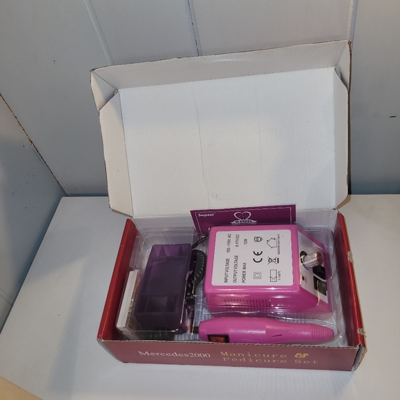 MERCEDES 2000 MANICURE & PEDICURE SET NEW - Picture 2 of 3